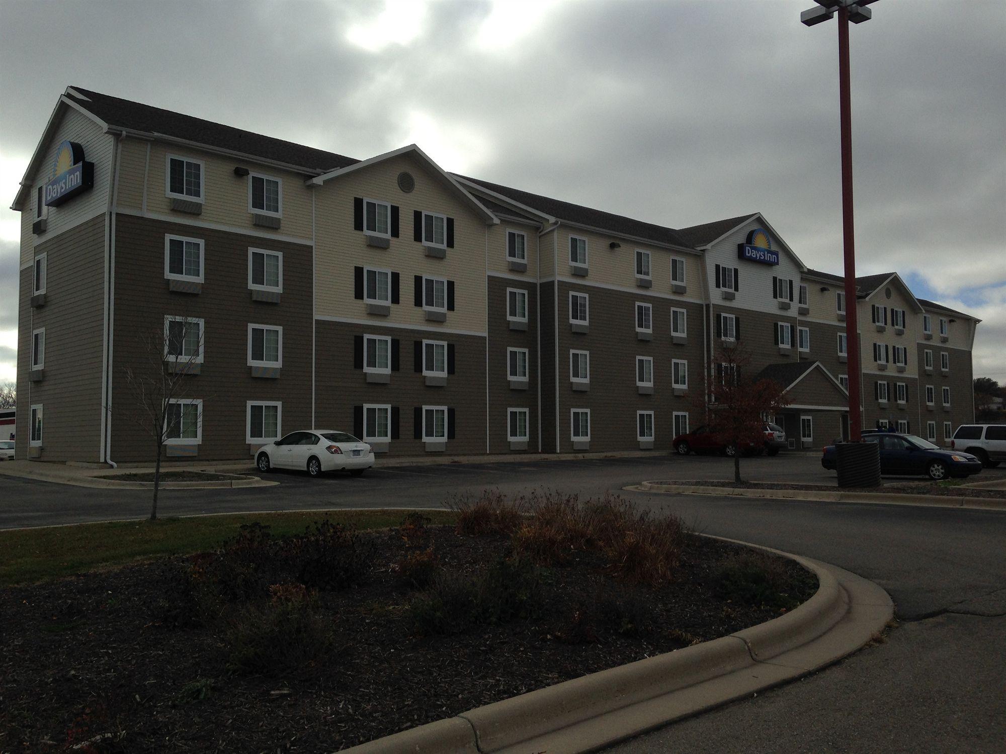 Days Inn & Suites By Wyndham Rochester South Exterior photo